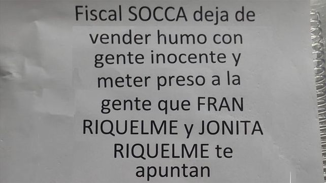 Uno de los panfletos que fueron arrojados en barrio Arroyito. 