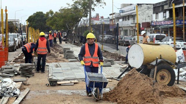 Trabajos en el cantero central de Aristóbulo del Valle