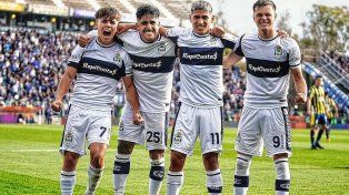 Los jugadores de Gimnasia festejan el segundo gol de Tarragona.