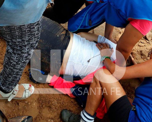 Las compañeras de la docente intentaron salvarla. Foto Gentileza LT10.&nbsp;