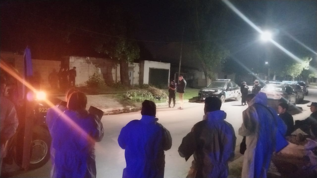 Personal de la Policía de Investigaciones en la escena del crimen ocurrido en Villa Banana.&nbsp;