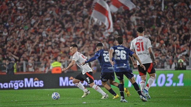 River y Vélez juegan en el Más Monumental.