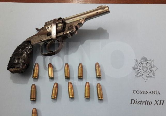 Secuestraron el revólver que llevó un alumno a la escuela en Santo Tomé