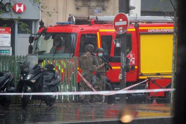 Alarma en París por un ataque a cuchillo cerca de la antigua sede de la revista Charlie Hebdo