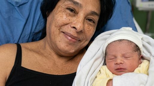 Madre a los 62 años: la historia detrás del embarazo, contada por el médico que la asistió