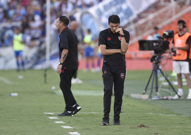 El equipo de Mauricio Larriera debe ganar y esperar.