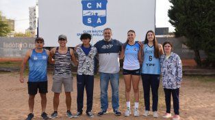 Unidos por el club. Garaycoechea,&nbsp; Micatrotta, Villani, el presidente Creolani, Bednarek, Cata Creolani y Hanlon.