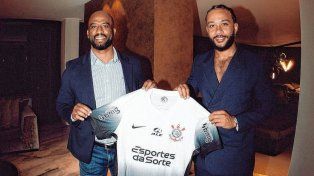 El neerlandés Memphis Depay fue presentado como nuevo refuerzo del Corinthians de Ramón Díaz.
