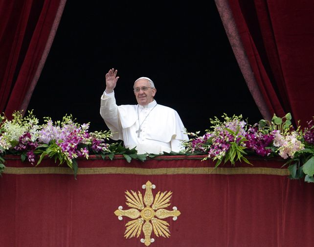 El Papa agradeció las flores que decoraban la plaza.