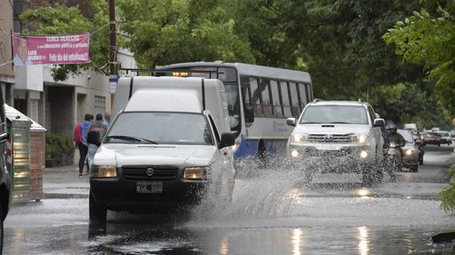 Alerta por tormentas y fuertes vientos en Santa Fe: anuncian ráfagas de hasta 90 km/h, granizo y un brusco descenso de temperatura
