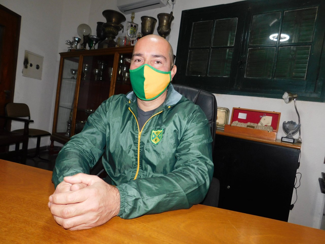 Roberto Civetti es el coordinador general de deportes del Club Regatas de Santa Fe.