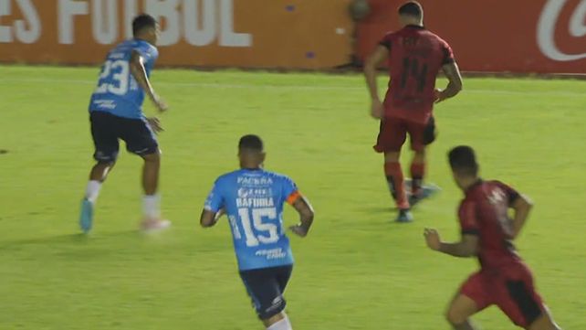 Newells se hizo fuerte ante Blooming ganó 3 a 2 y pasó de fase