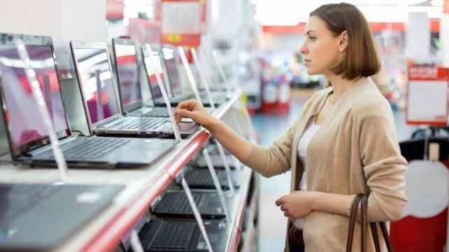 Los celulares y las notebooks aumentaron hasta 120% en un año por la inflación