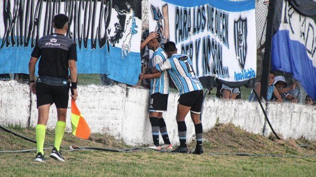 Peñarol goleó a Santa Marta de Santa Elena por 4 a 0 para avanzar en la Copa Entre Ríos.