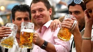 Tomar cerveza no engorda más que otras bebidas alcohólicas