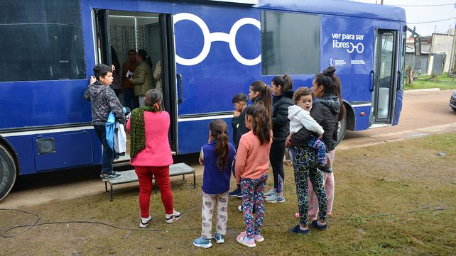 El programa recorrió 11 localidades y realizó 2.384 controles oftalmológicos. Continuará en Paraná