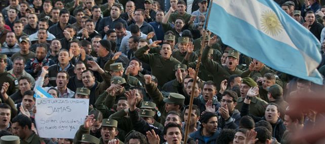 Prefectos Y Gendarmes Siguen Con La Protesta Y Esperan Una Respuesta