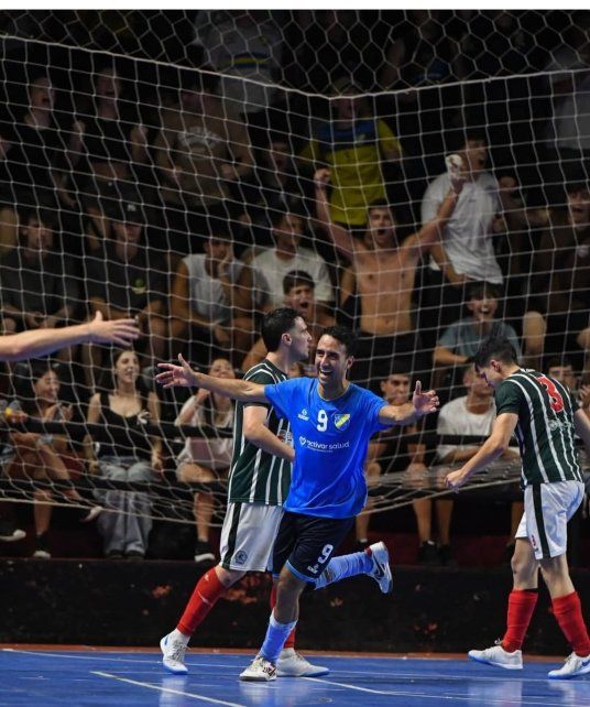 Regatas se coronó nuevamente campeón del torneo de futsal de primera de la Asociación Rosarina.