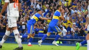 Nicolás Figal festeja su tanto el primero de los tres goles locales.