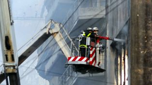 Once: afirman que el incendio est&aacute; dominado y descartan peligro de derrumbe