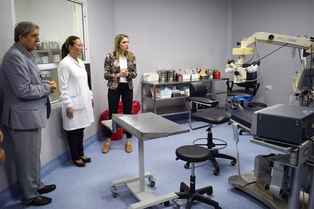 El nuevo quirófano está equipado con camilla oftalmológica