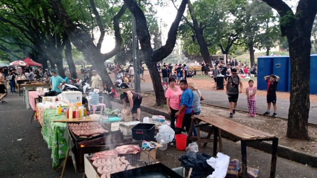 Color, alegría y clima de Mundial en la previa del show de La Renga, el más convocante de la historia