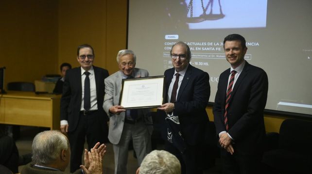 Reconocimiento a &nbsp;Roberto Falistocco en la UCA.&nbsp;