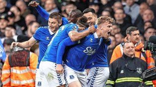Liverpool perdió ante Everton y se alejó de la pelea por la Premier League