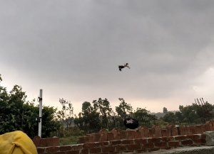 Temporal de viento en India: un hombre salió volando y hay más de 100 muertos