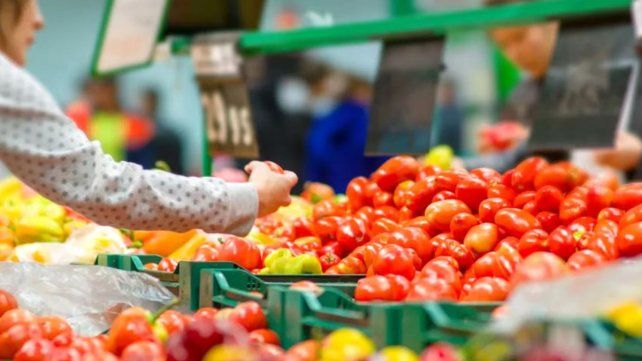 Inflación de alimentos: hay que estirar el sueldo para poner la comida en la mesa