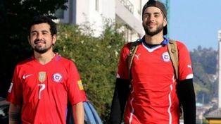 ¡Qué bolu! Dos chilenos iban a pie a Rusia cuando se enteraron de la eliminación
