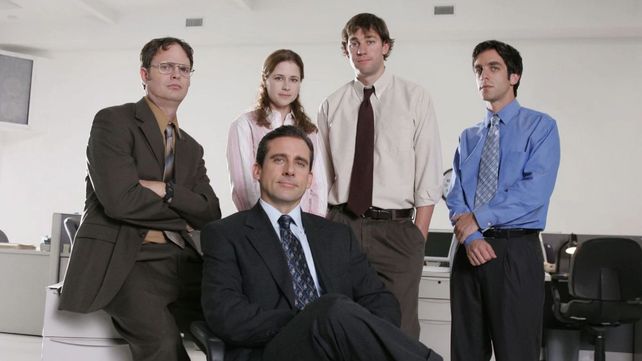 El creador de The Office compartió algunos indicios sobre una posible nueva versión de la popular serie.