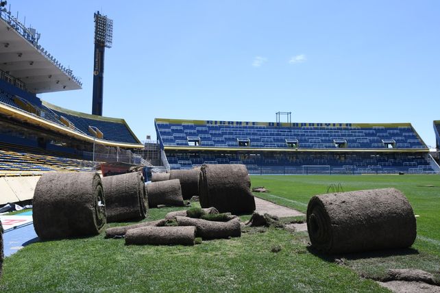 El césped actual del Gigante será instalado en las nuevas canchas que tendrá el country de Arroyo Seco.