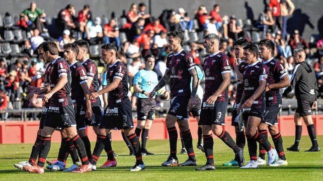 Colón hizo un papelón, perdió con Agropecuario y pena ahora solo por sostener la categoría
