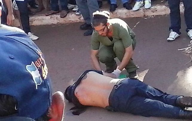 Los delincuentes fusilaron en el piso a un policía de 35 años. (Gentileza MisionesOnLine)
