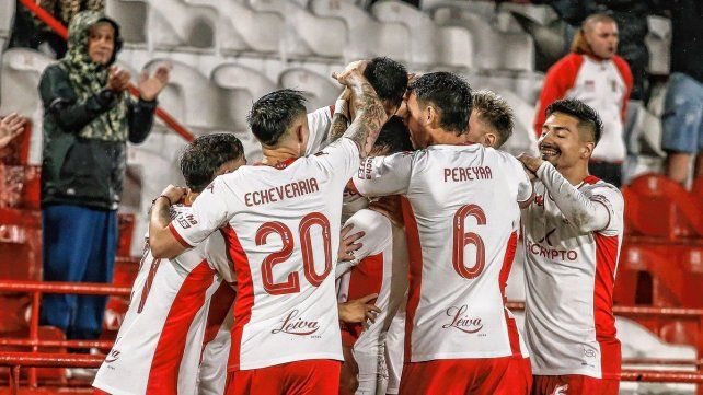 Huracán goleó ante su gente.