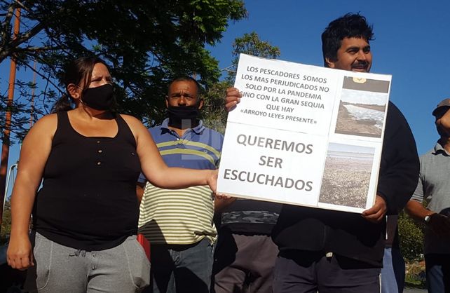 Pescadores santafesinos piden ayuda