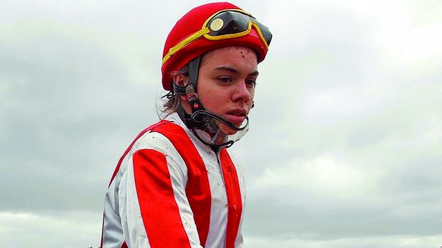 Pura sangre, una jockey que deja rastro