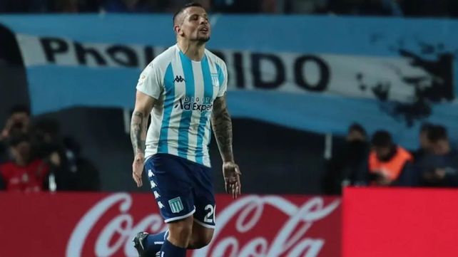 Emiliano Vecchio no seguirá en la Academia y podría continuar su carrera en el fútbol chileno.