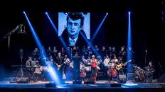 Una puesta impactante. El show dirigido por el maestro Nelson Coccalotto cuenta con la producción general del baterista Alejandro Bianchi y se enmarca en el Playing for Change en la lucha contra el coronavirus. Una puesta impactante. El show dirigido por el maestro Nelson Coccalotto cuenta con la producción general del baterista Alejandro Bianchi y se enmarca en el Playing for Change en la lucha contra el coronavirus.