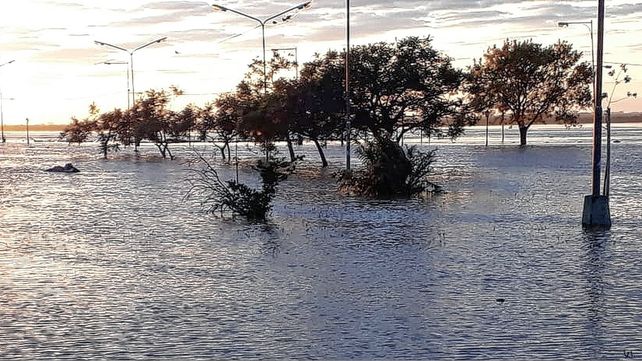 El río Uruguay crece y hay alerta en Paso de los Libres