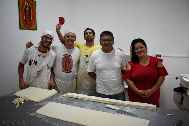 Propuesta. Elaboran panificados y sumarán roscas de Pascua.