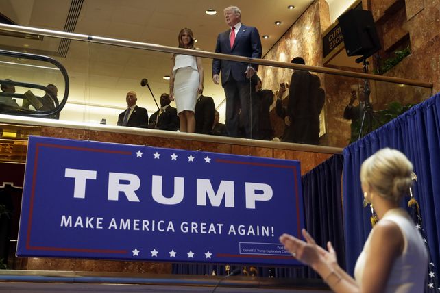 Trump y su esposa Melania ayer en Bismarck
