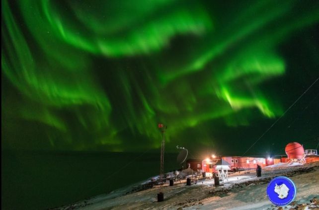 Espectaculares auroras australes se vieron en la Base Belgrano II, de la Antártida