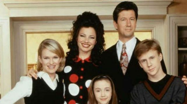 Las mil vidas de Fran Drescher, creadora de La Niñera: abuso sexual, cáncer y un divorcio peculiar