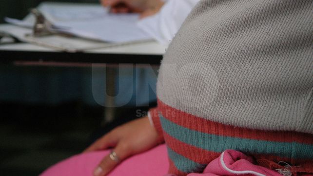 Una joven embarazada fue golpeada en el rostro por su pareja y permanece internada