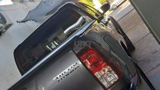 La camioneta Toyota Hilux color gris oscura que se robaron el fin de semana de Gobernador Vera y Urquiza.