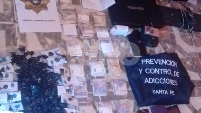 Cinco detenidos con drogas, dinero y armas de fuego