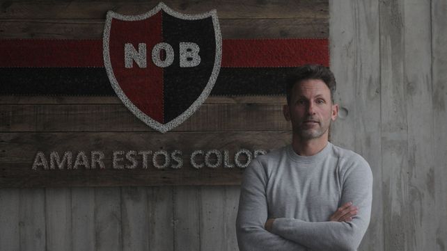 Lucas Bernardi renunció formalmente a su cargo como director de fútbol de Newells.