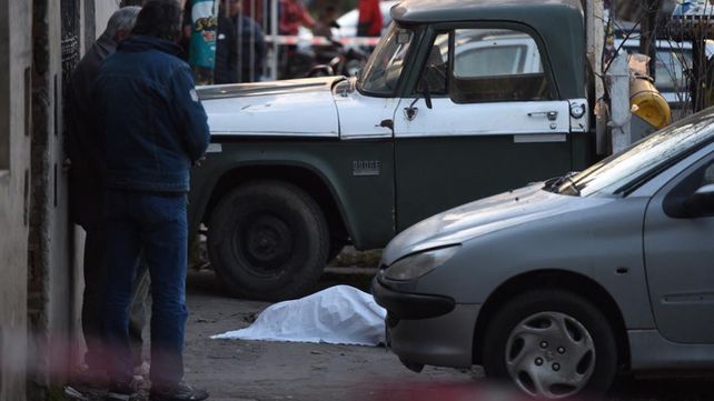 Circulaba en una moto y lo mataron a balazos desde otro vehículo